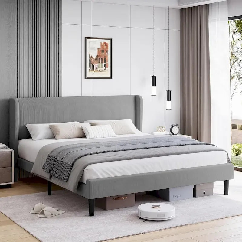Gepolsterter Plattformbettrahmen mit Wingback-Kopfteil