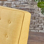 Gepolsterter Relaxsessel im Mid-Century-Stil mit Knopfheftung