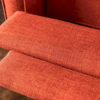 Gepolsterter Relaxsessel im Mid-Century-Stil mit Knopfheftung